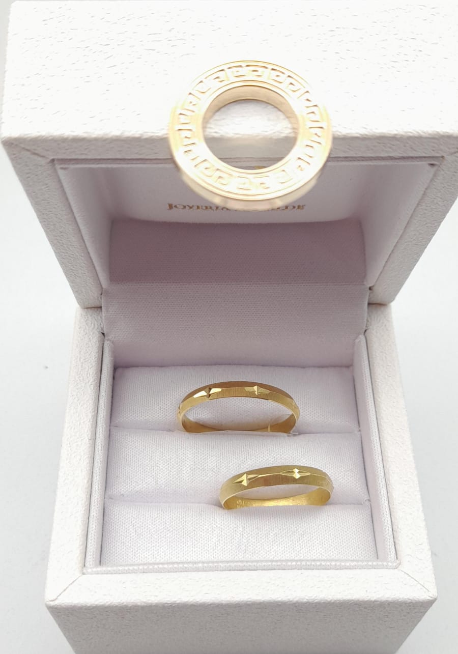 Alianzas en oro amarillo