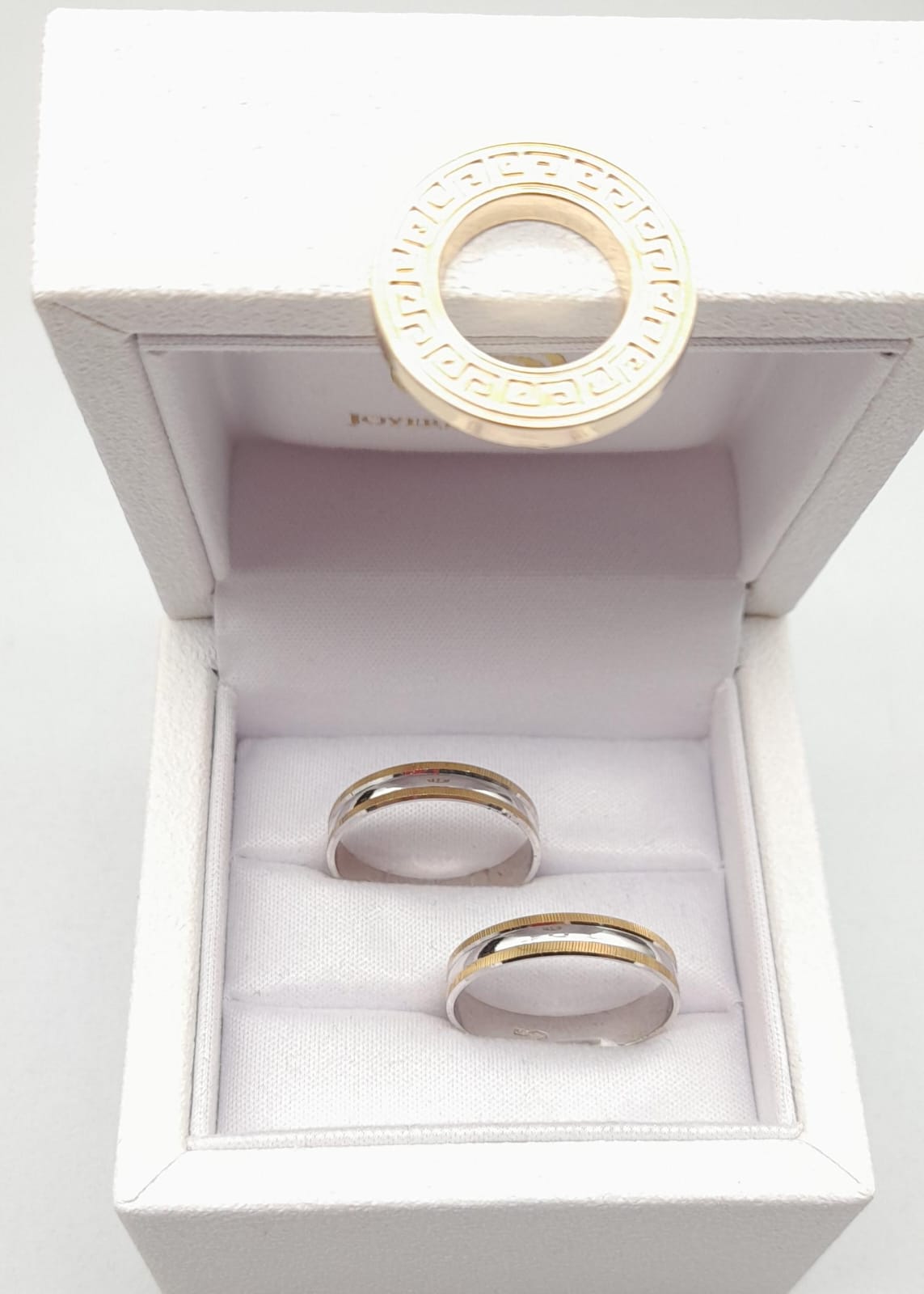Alianzas en oro amarillo y oro blanco