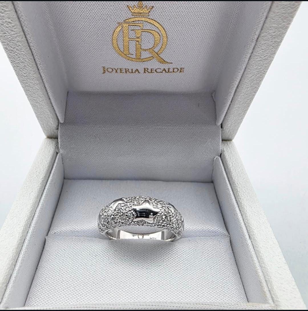 Anillo en oro blanco 18k con chispitas de Brillantes