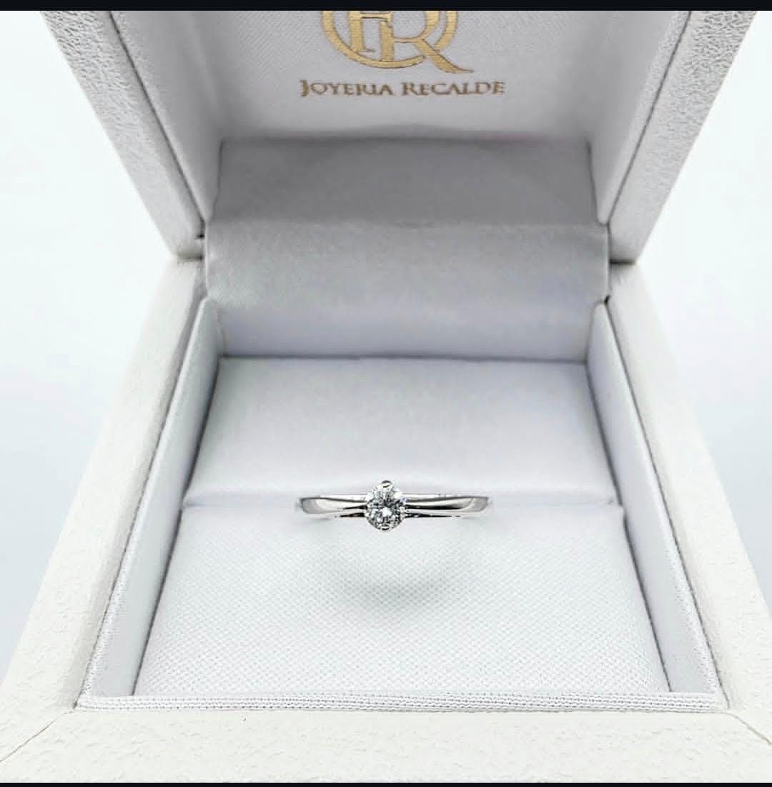 Anillo en oro blanco con brillante