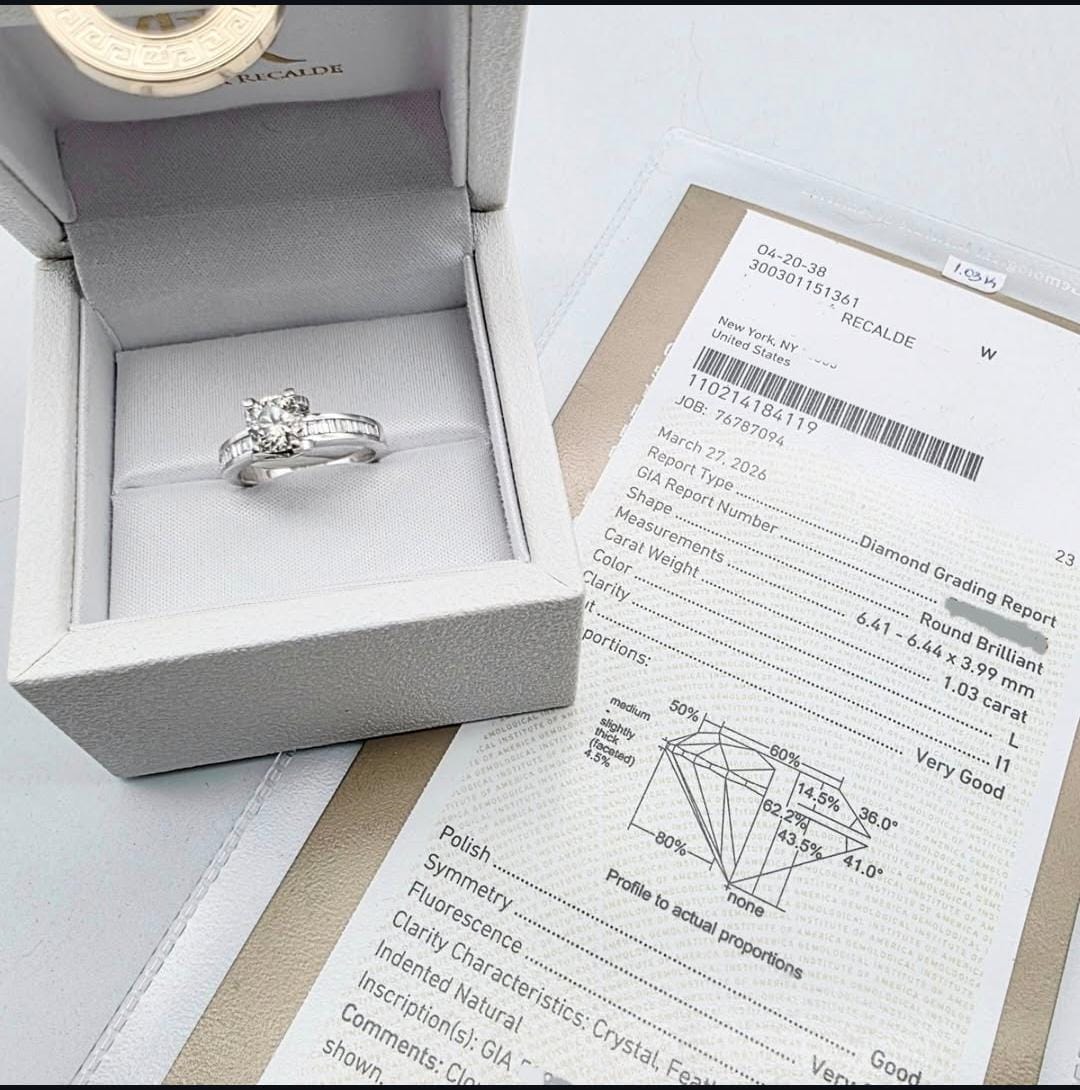 Anillo en oro blanco con brillantes central