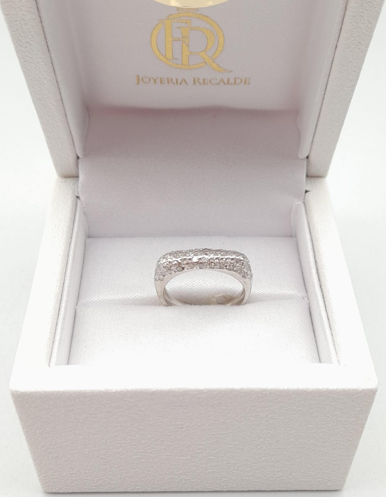 Anillo en oro blanco con brillantes
