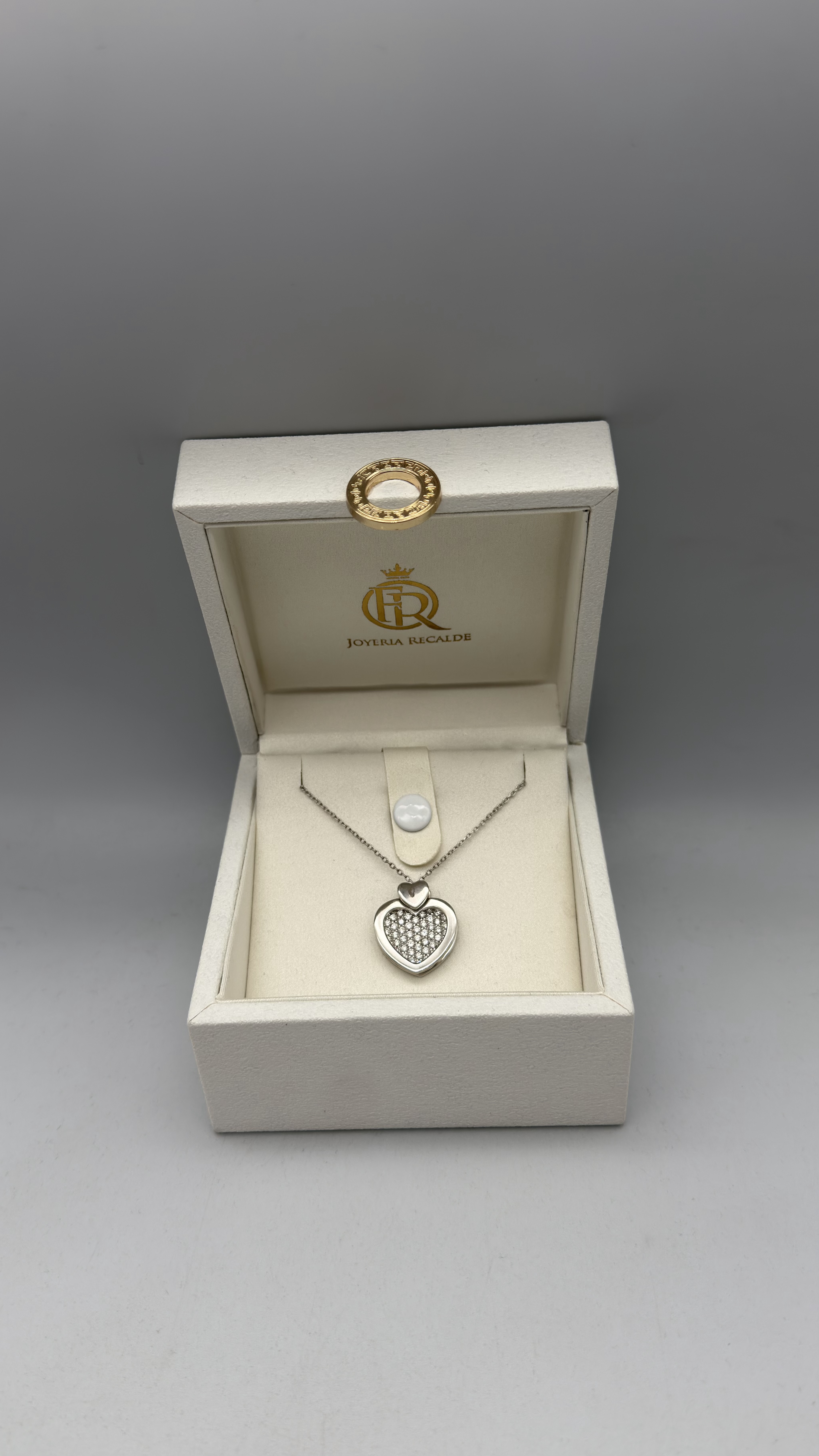 Collar de oro blanco y brillantes