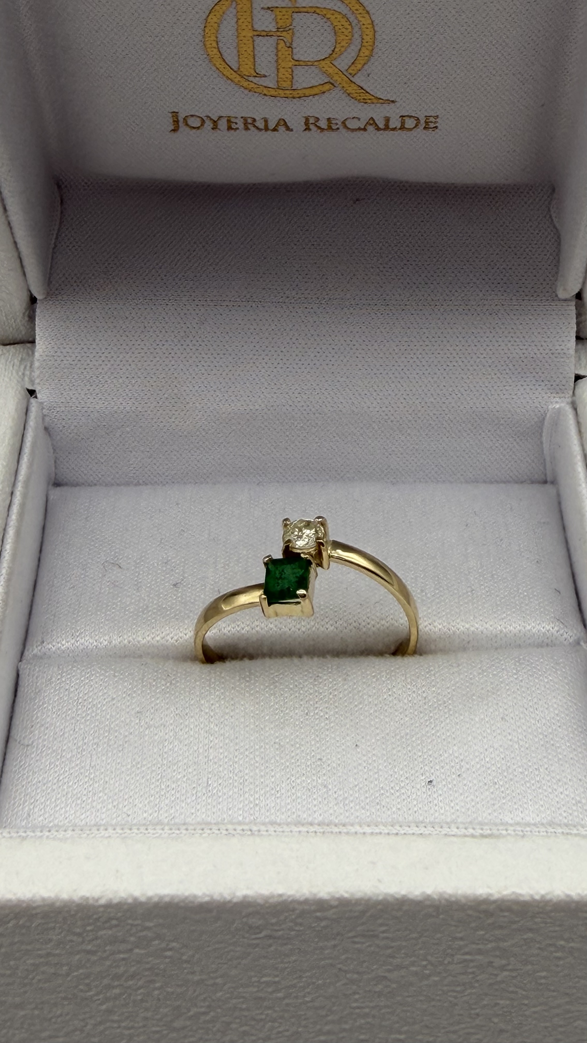 Joyeria Recalde Anillo con esmeralda y brillante en oro 18k