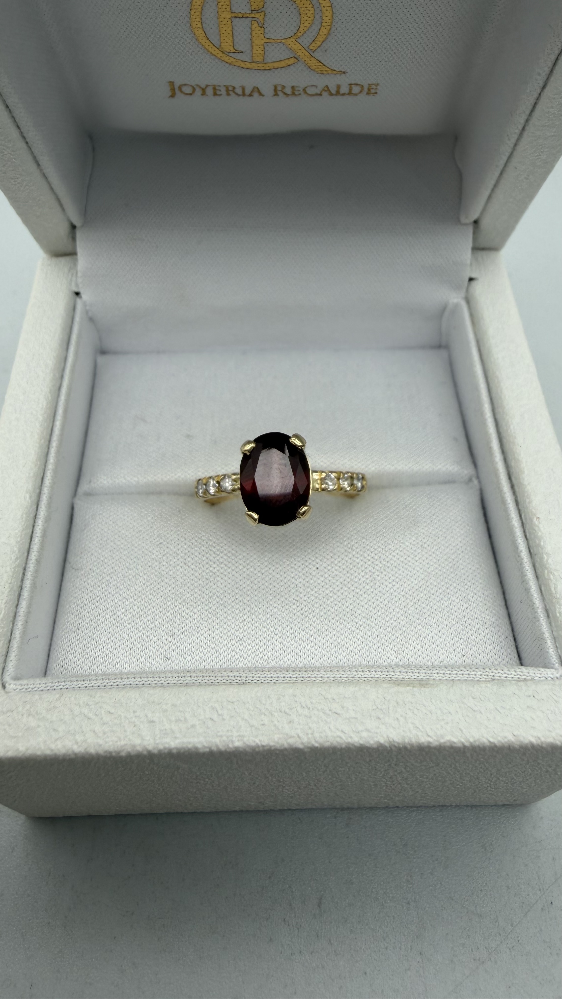 Joyeria Recalde Anillo con rubí y brillantes