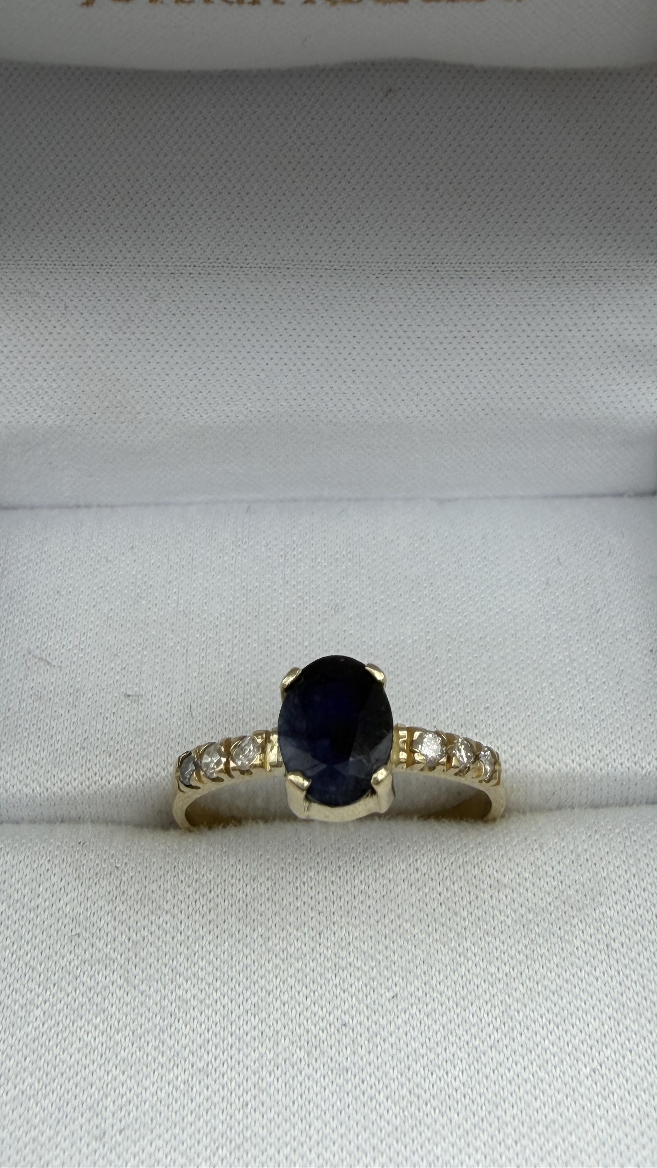 Joyeria Recalde Anillo zafiro de 1.58 k y 6 brillantes
