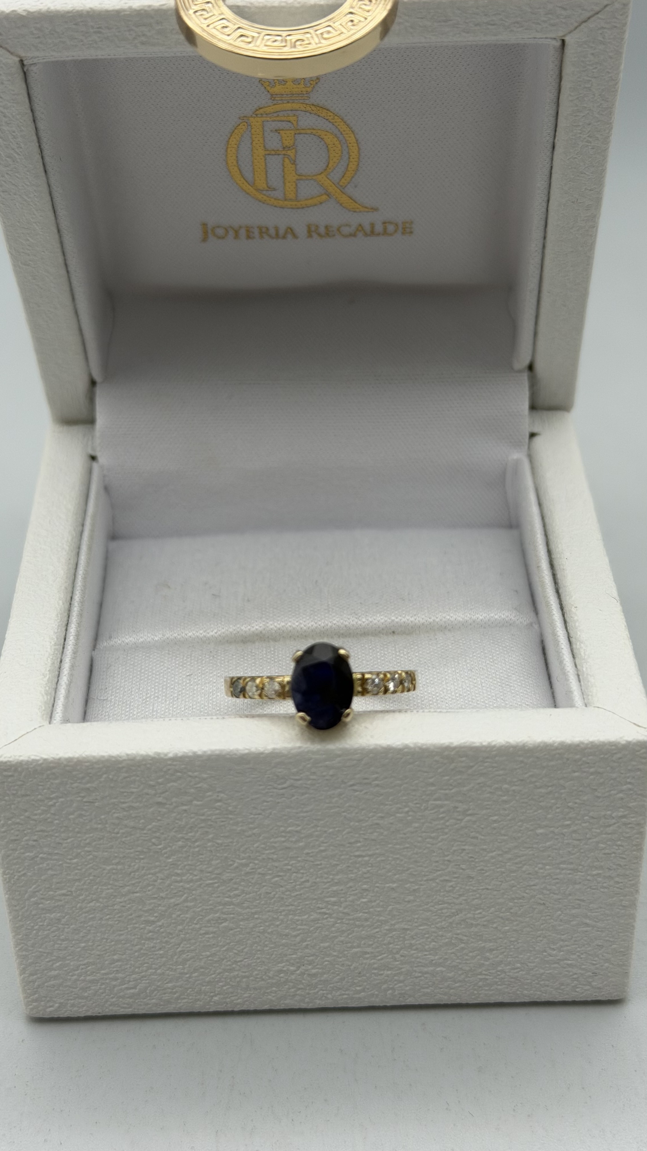 Joyeria Recalde Anillo zafiro de 1.58 k y 6 brillantes