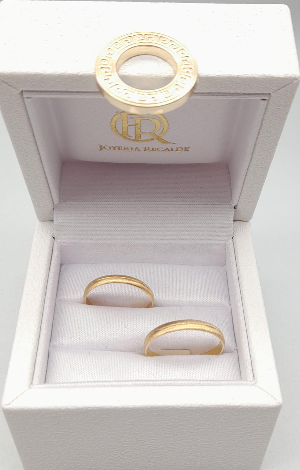 Par de alianzas en oro amarillo
